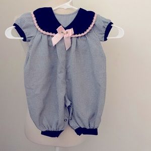 Rosé cottage onesie. Size 3-6months